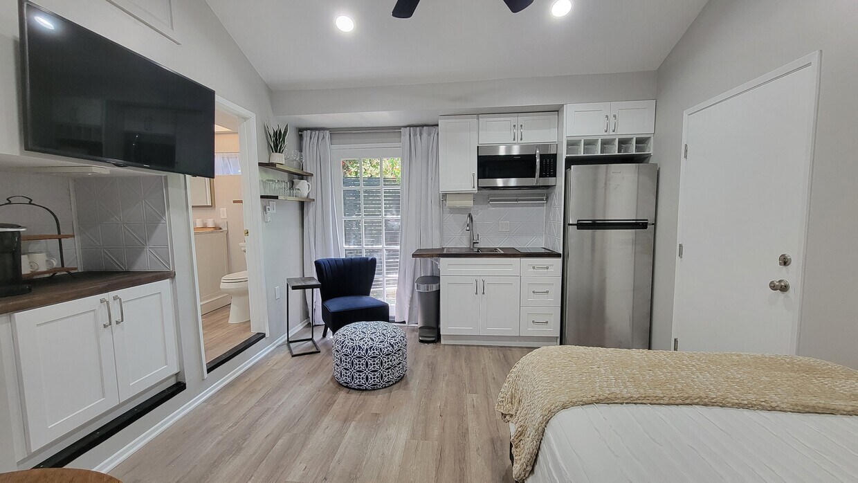 Foto principal - 17731 Raymer St