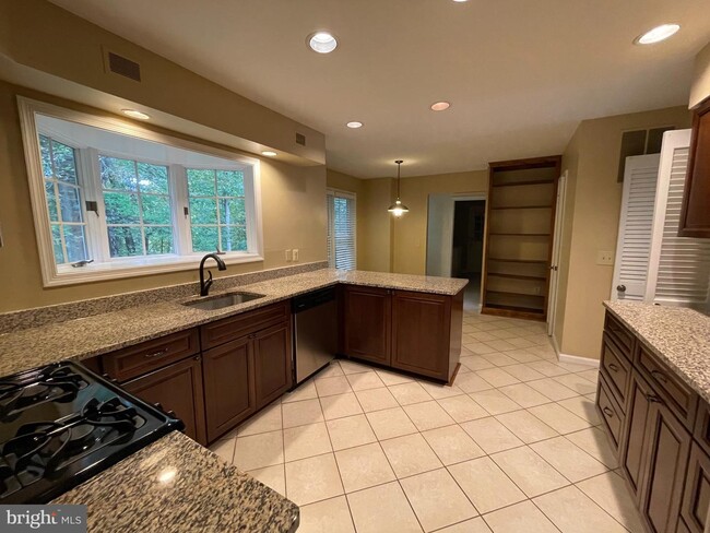 Building Photo - 8112 Paisley Pl