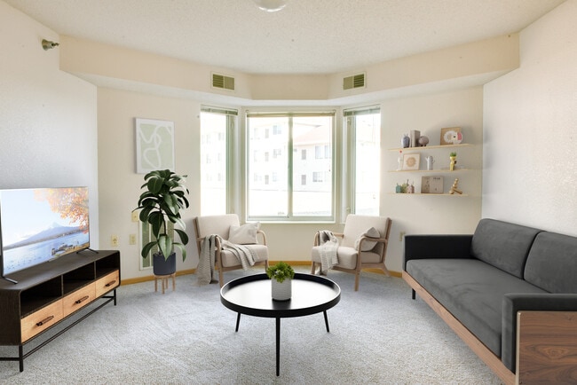 2 habitaciones, 2 baños - Sala de estar principal - University Village