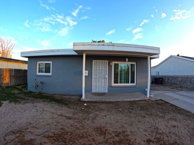 Building Photo - 1716 Princess Jeanne Dr
