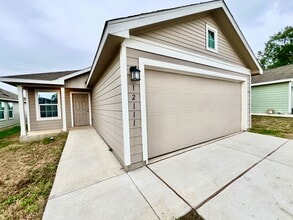 Building Photo - 12111 Overton Wy