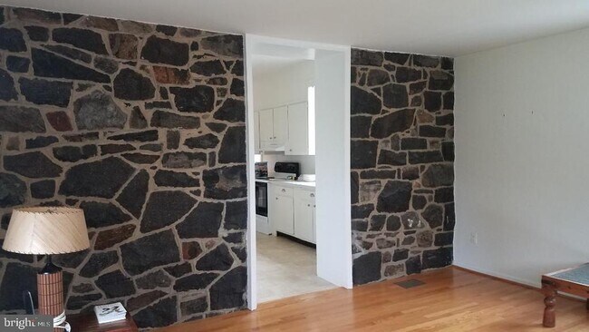 Building Photo - 1919 Rising Sun Ln