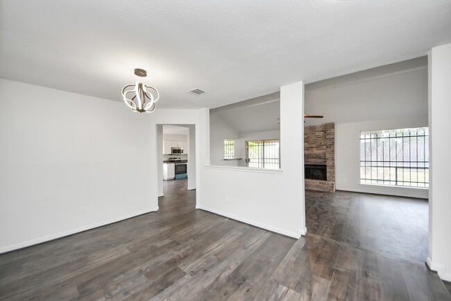 Building Photo - 1207 Park Knoll Ln