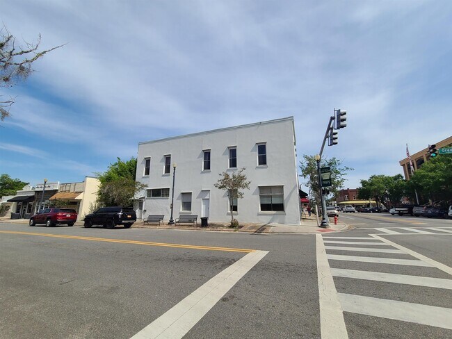 Foto del edificio - 101 N Jefferson St