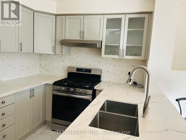 Building Photo - 5846 Delle Donne Dr