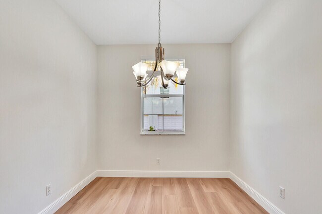 Foto del edificio - 4313 Parkside Dr