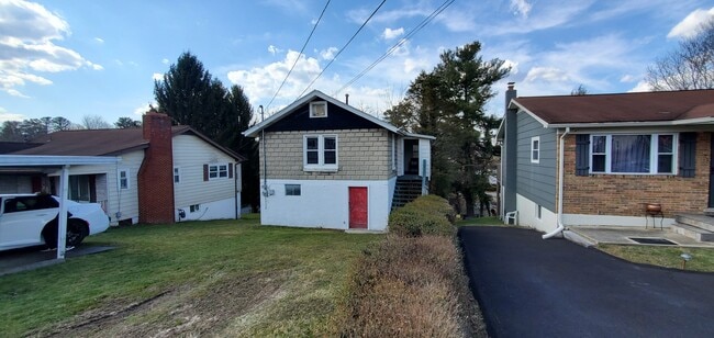 Building Photo - 102 Lauren Ave