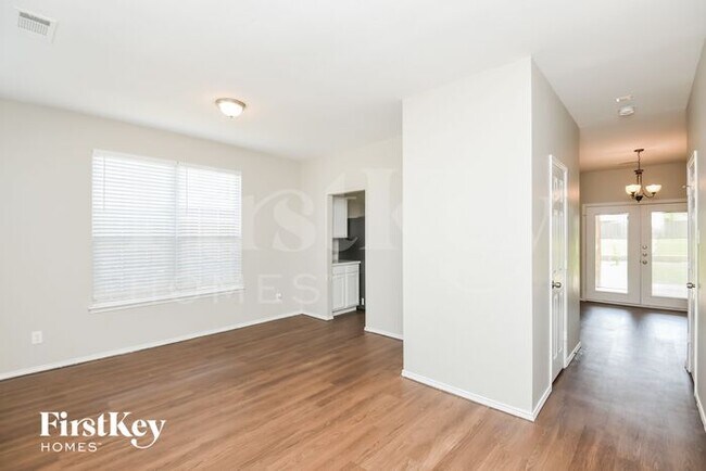 Building Photo - 5913 Bridal Trail