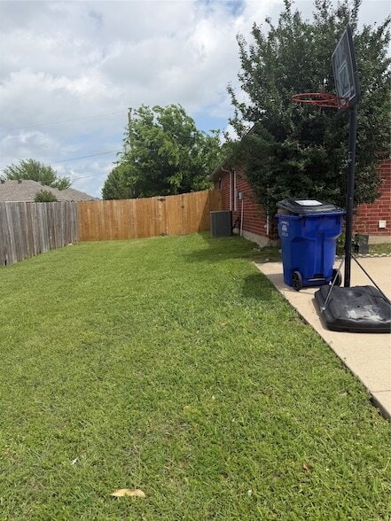 Building Photo - 609 Kings Way Dr