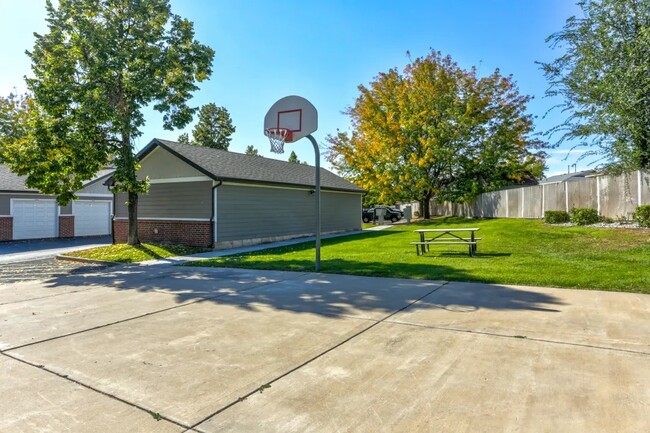 Basketball Court - Sterling Pointe Apartments