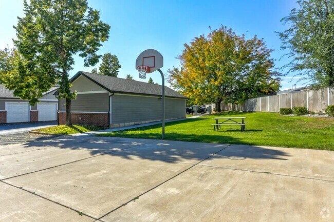 Building Photo - Sterling Pointe Apartments