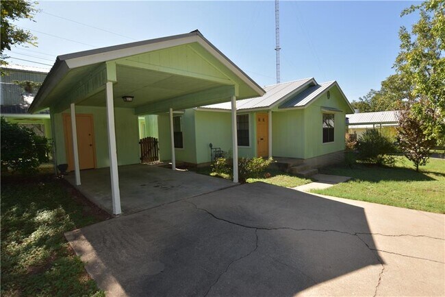 Building Photo - 703 Gamez Cove