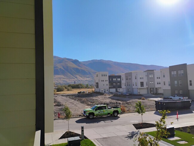 Building Photo - 1491 Creek Ln