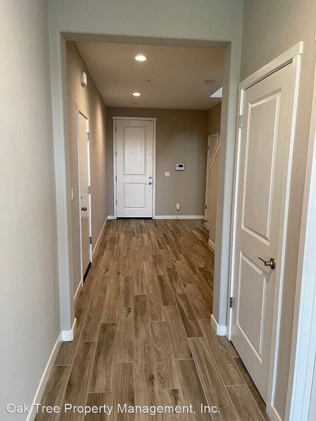Building Photo - 3 br, 2.5 bath House - 616 Amanecer Avenue