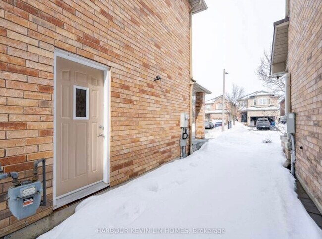 Building Photo - Basement Apartment in Maple, ONT