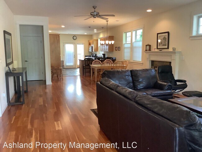 Foto del edificio - 3 br, 2 bath House - 607 N Mountain Ave