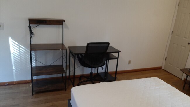 Photo - 240 Brookstone Dr House