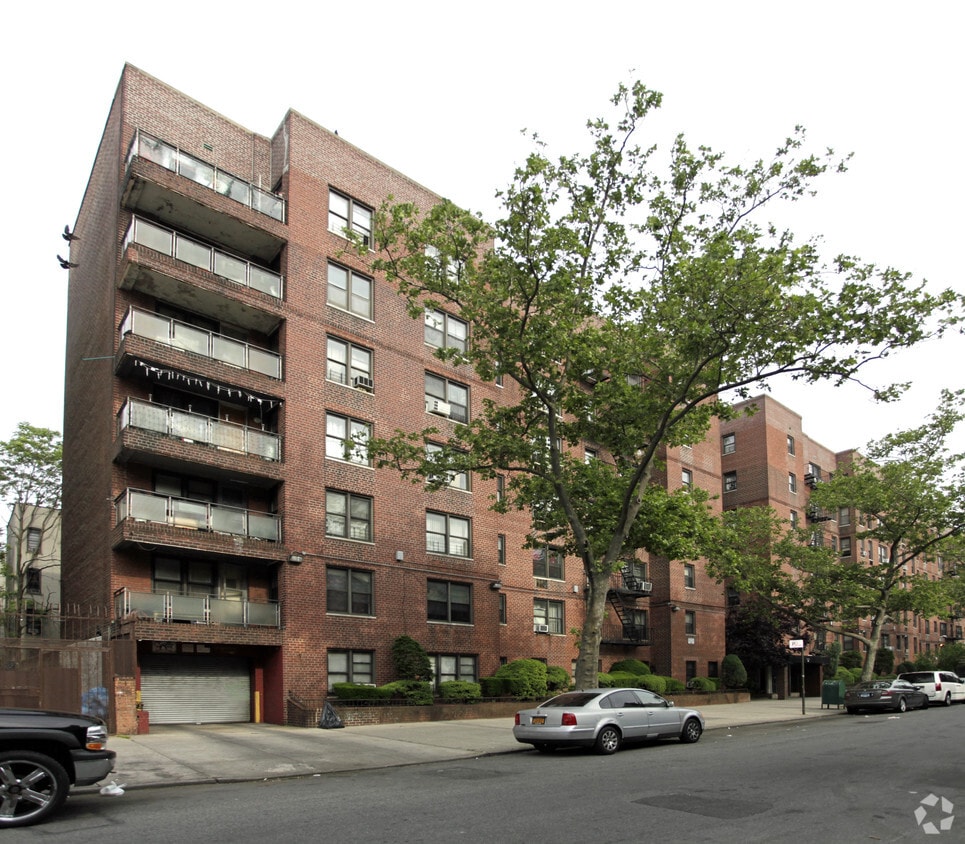 Primary Photo - 200 E 17th St