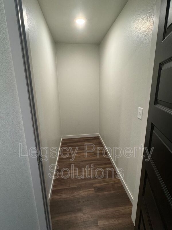 Foto del edificio - 208 E Greenfield Ln