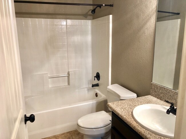 Foto del edificio - Spacious 4 Bedroom in Southern Vista Estates!