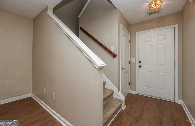 Foto del edificio - 237 Fox Creek Blvd