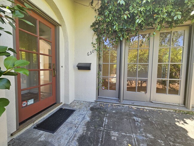 Building Photo - Charming 4-Bedroom Single Family Home in P...