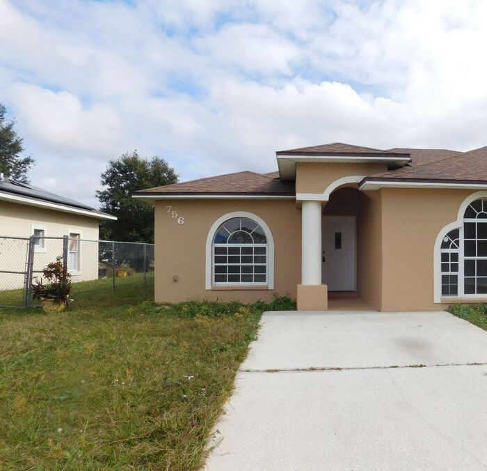 Primary Photo - 1/2 Duplex in Poinciana