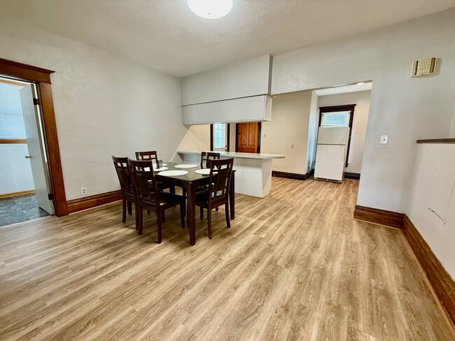 Building Photo - 602 1st St NW