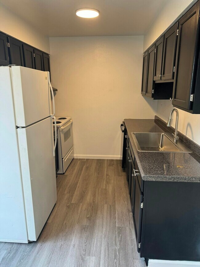 Foto del edificio - 4165 W Ridge Rd