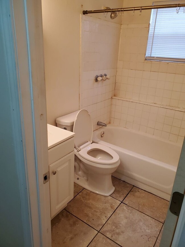 Building Photo - 704 Demaret Dr