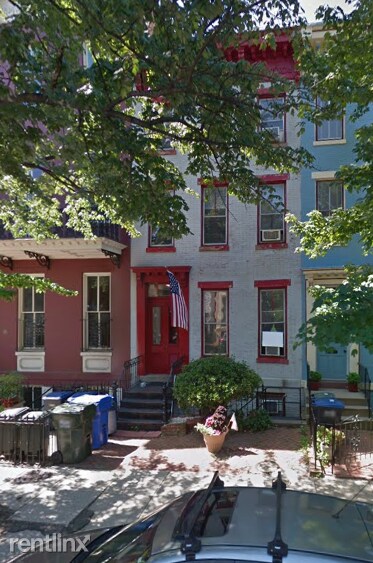 Primary Photo - 1 br, 1 bath Apartment - 313 C St SE Apt 3
