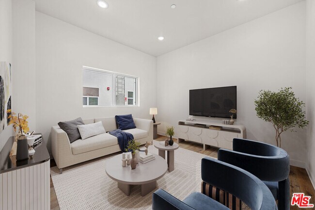 Foto del edificio - 7411 Artesia Blvd