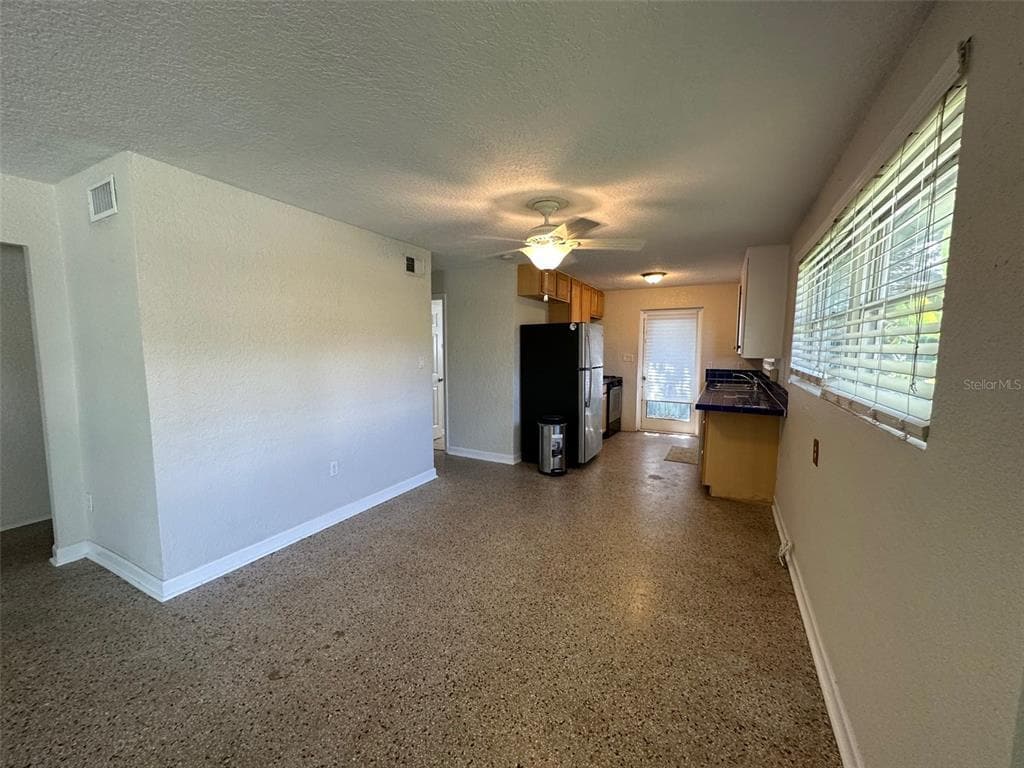 Building Photo - 603 Oakwood Ave