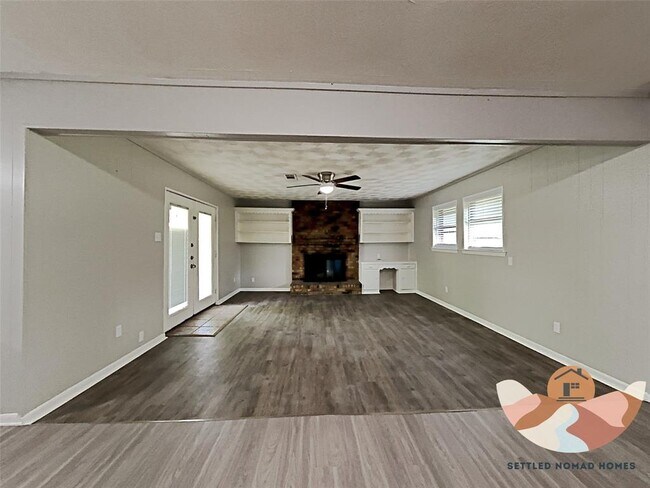 Foto del edificio - 727 Willowood Ln