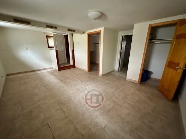 Foto del edificio - 2926 E 196th St