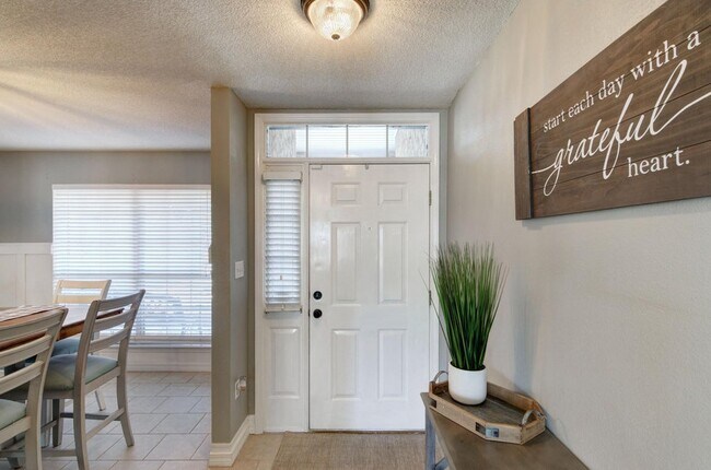 Foto del edificio - 8271 Branston Dr
