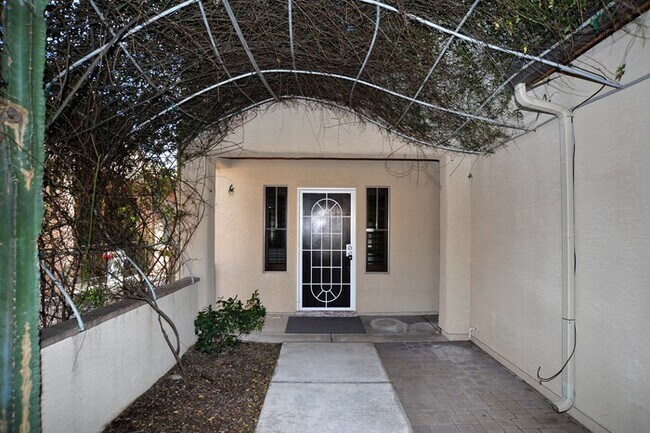 Foto del edificio - 4 Bedroom, 2.5 Bathroom in Oro Valley