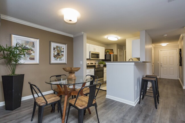 Open Floor Plan Dining Area - Stoneridge Farms Apartments