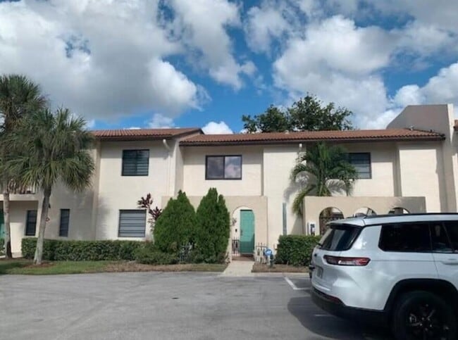 Foto del edificio - 21820 Cypress Cir