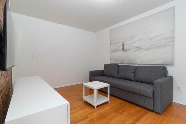 Foto del edificio - 317 E 93rd St
