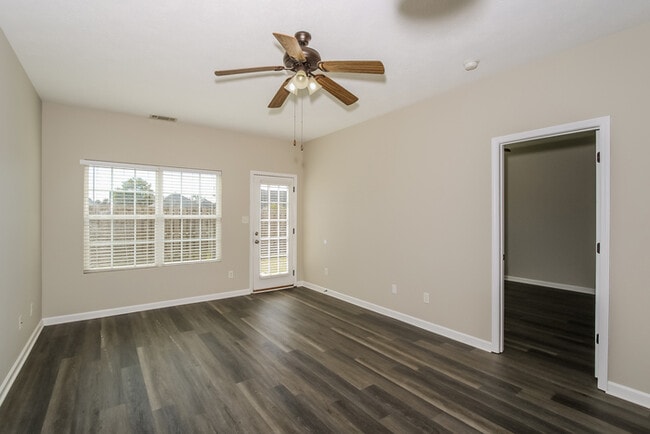 Foto del edificio - 151 Grove Landing Ct