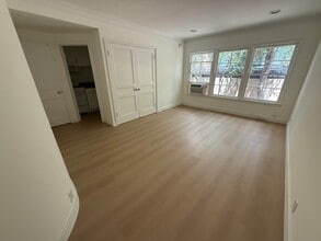 Building Photo - 346 N Palm Dr