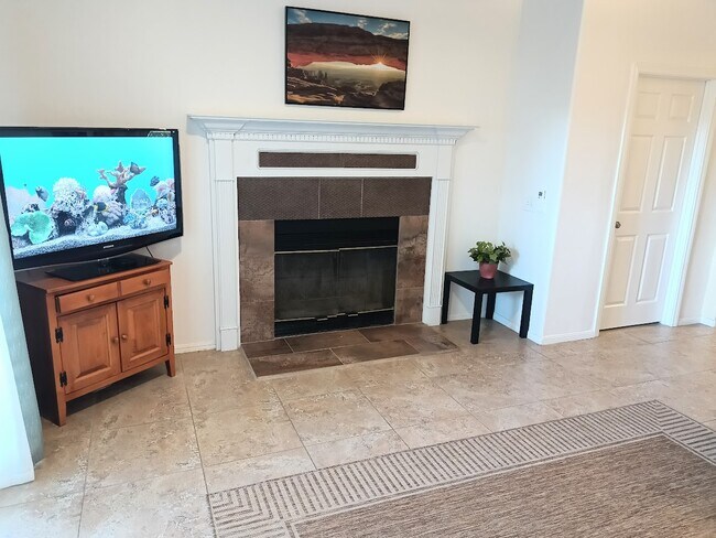 Televisor Samsung grande - 1620 1/4 York Dr