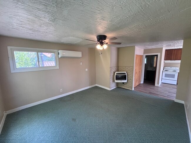 Building Photo - 11247 Knoxville Rd