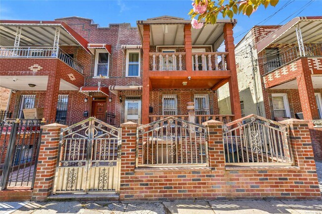 Building Photo - 690 Shepherd Ave