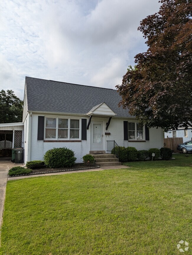 Building Photo - 715 Lehigh Rd