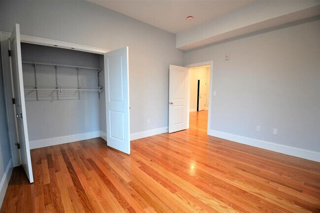 Foto del edificio - NO BROKER FEE!!  CENTRAL AIR!  RECENT RENOVATION IN BRIGHTON CENTER!