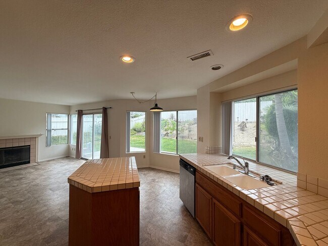 Foto del edificio - Beautiful 4B/2.5BA home in Carmel Mountain...
