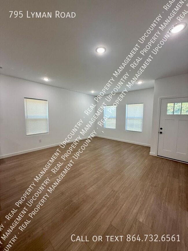 Building Photo - 795 Lyman Rd
