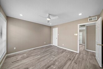 Building Photo - 1311 Antoine Dr